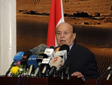 Η Σ.Αραβία κρατά «αιχμάλωτο» τον πρόεδρο της Υεμένης - Επιζητεί την εξόντωση των σιιτών Χούτι